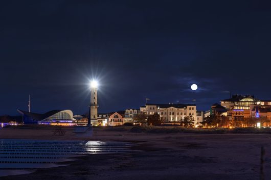 Vollmond über Warnemünde