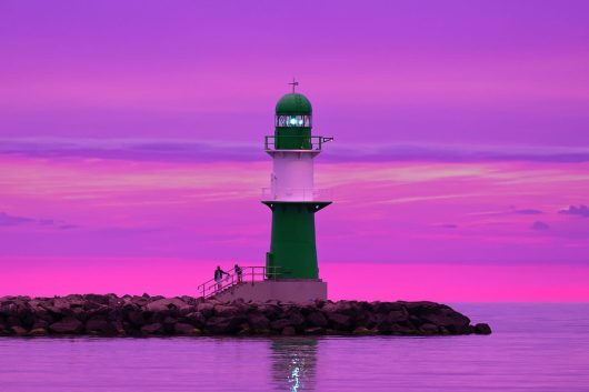 Molenfeuer Warnemünde im Sonnenuntergang