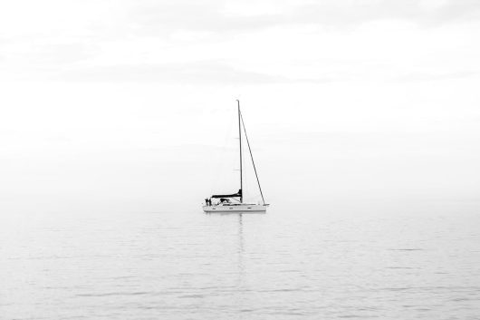 ohne Wind vor Warnemünde