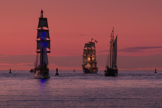 Segelschiffe vor Warnemünde