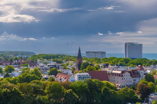 Über den Dächern von Warnemünde