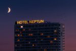 Sommerabend am Hotel Neptun