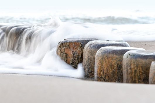 Wasser auf den Buhnen