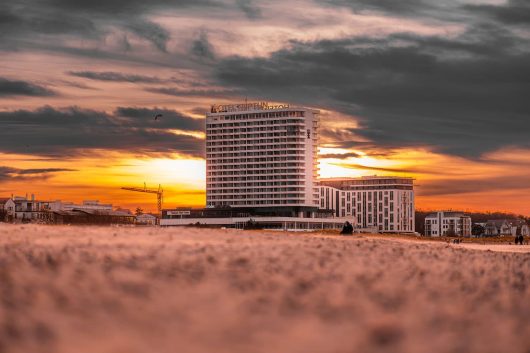 Sonnenuntergang am Hotel Neptun