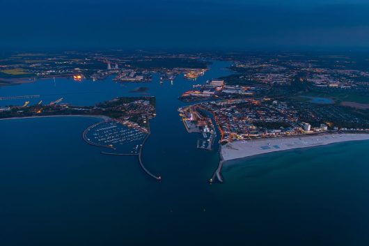 Nachts über Rostock Warnemünde