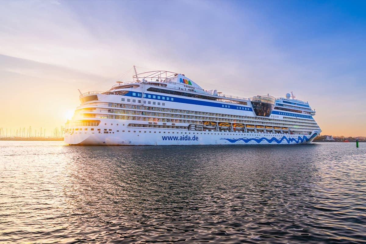 AIDA mar im Sonnenaufgang