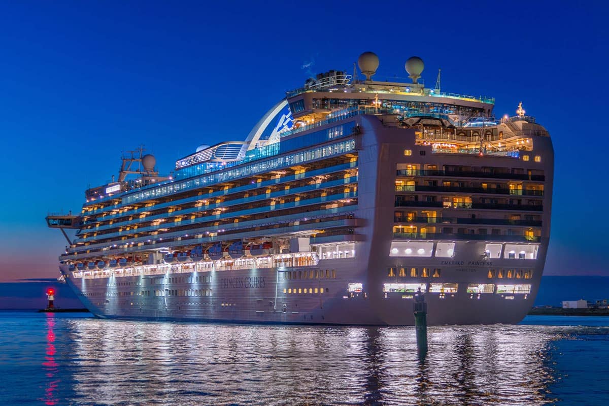 Emerald Princess im Seekanal