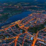 Nachts über der Hansestadt Rostock