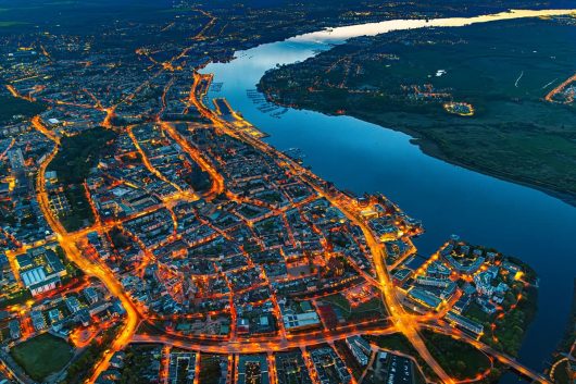 Rostock in der Nacht