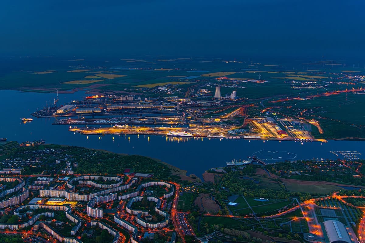 Seehafen Rostock in der Nacht