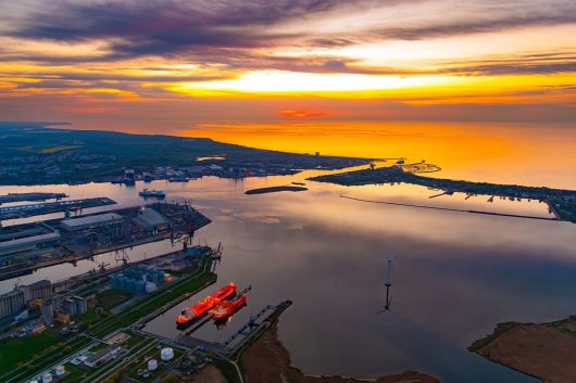Überseehafen im Sonnenuntergang
