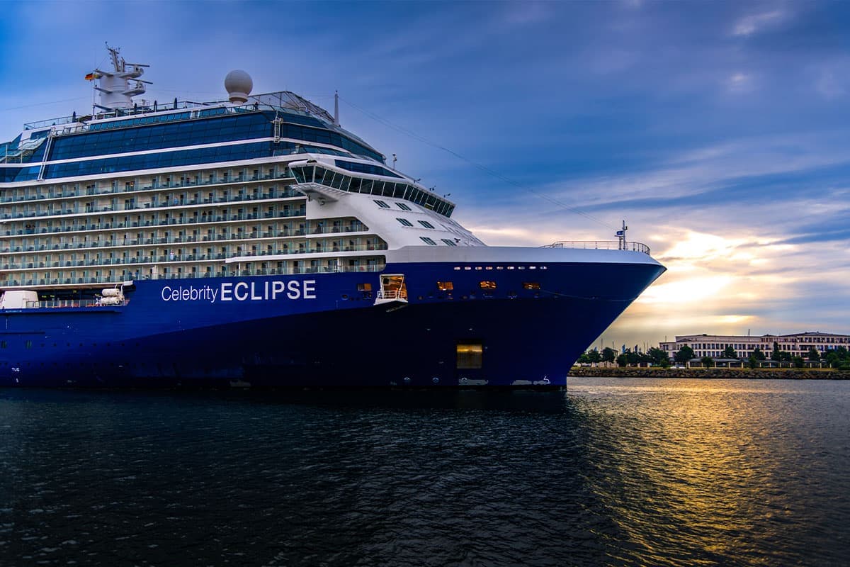 001-celebrity_eclipse_im_seekanal-PB15-909420 Celebrity Eclipse im Seekanal