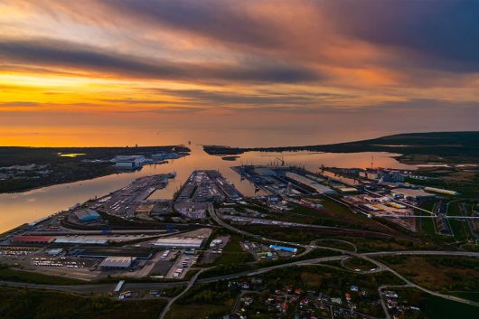 Goldene Stunde am Überseehafen