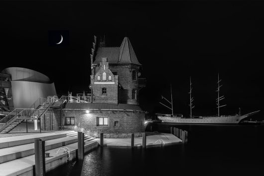 Lotsenhaus und Gorch Fock 1