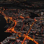 Nachts über dem Stadthafen Rostock