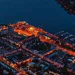 Nachts über dem Warnowufer