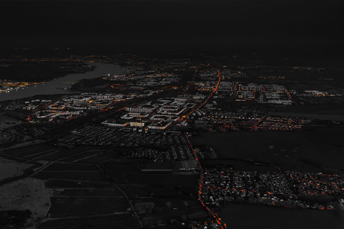 001-nachts_ueber_rostocks_nordwesten-PB15-908192 Nachts über Rostocks Nordwesten