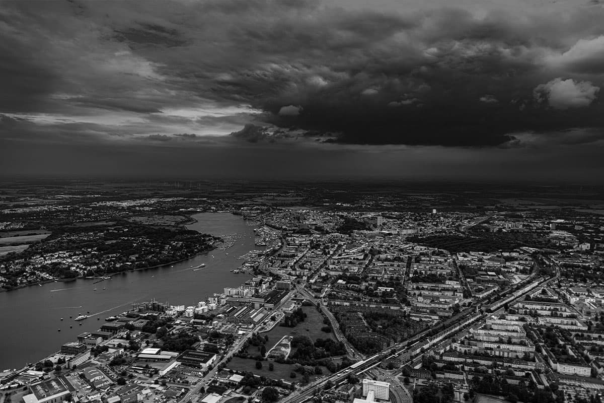 001-rostock_unter_wolken-PB15-909517 Rostock unter Wolken