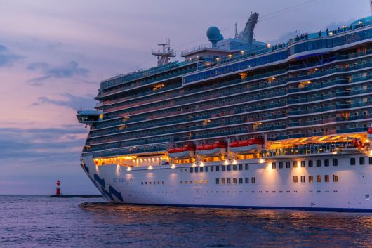 Sky Princess im Seekanal