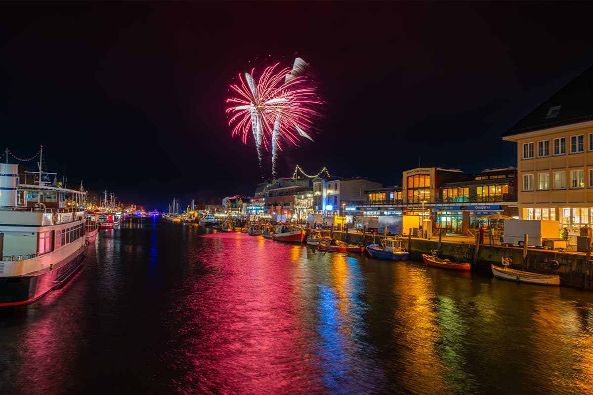 001-feuerwerk_am_alten_strom-PB15-908245 Feuerwerk am Alten Strom